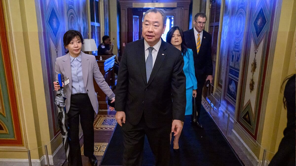 Trump Mulls Arms Sale to Taiwan, Will Speak to President