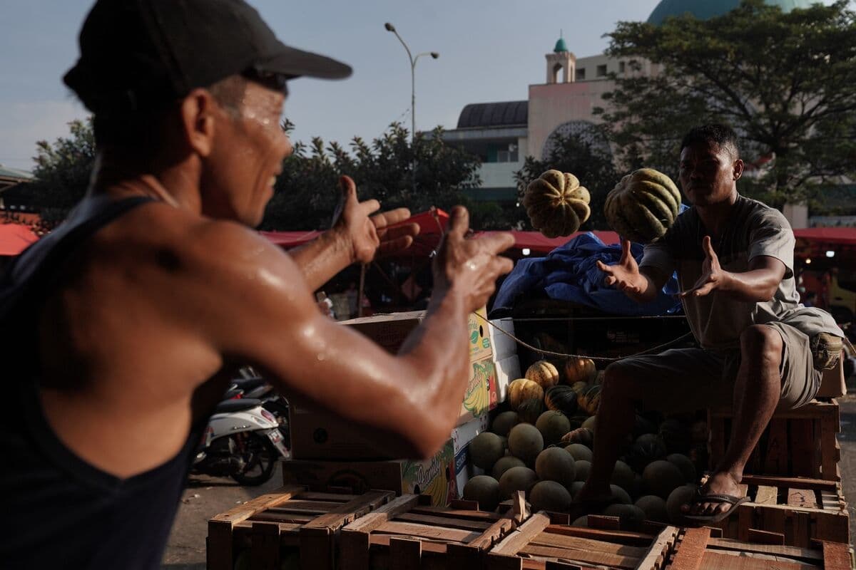 Indonesian Growth Surges to 5.6% Despite Iran Energy Crisis