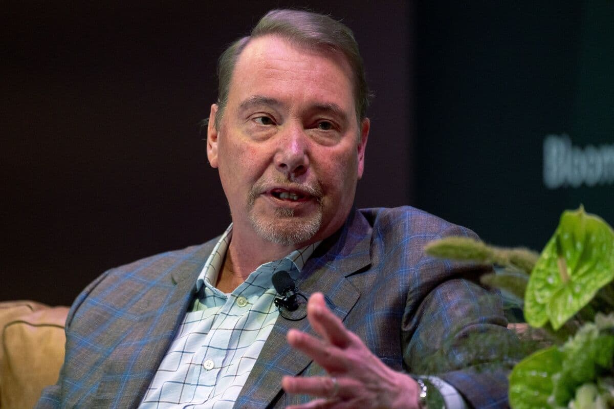Gundlach Says It’s ‘Just Not Possible’ for the Fed to Cut Rates