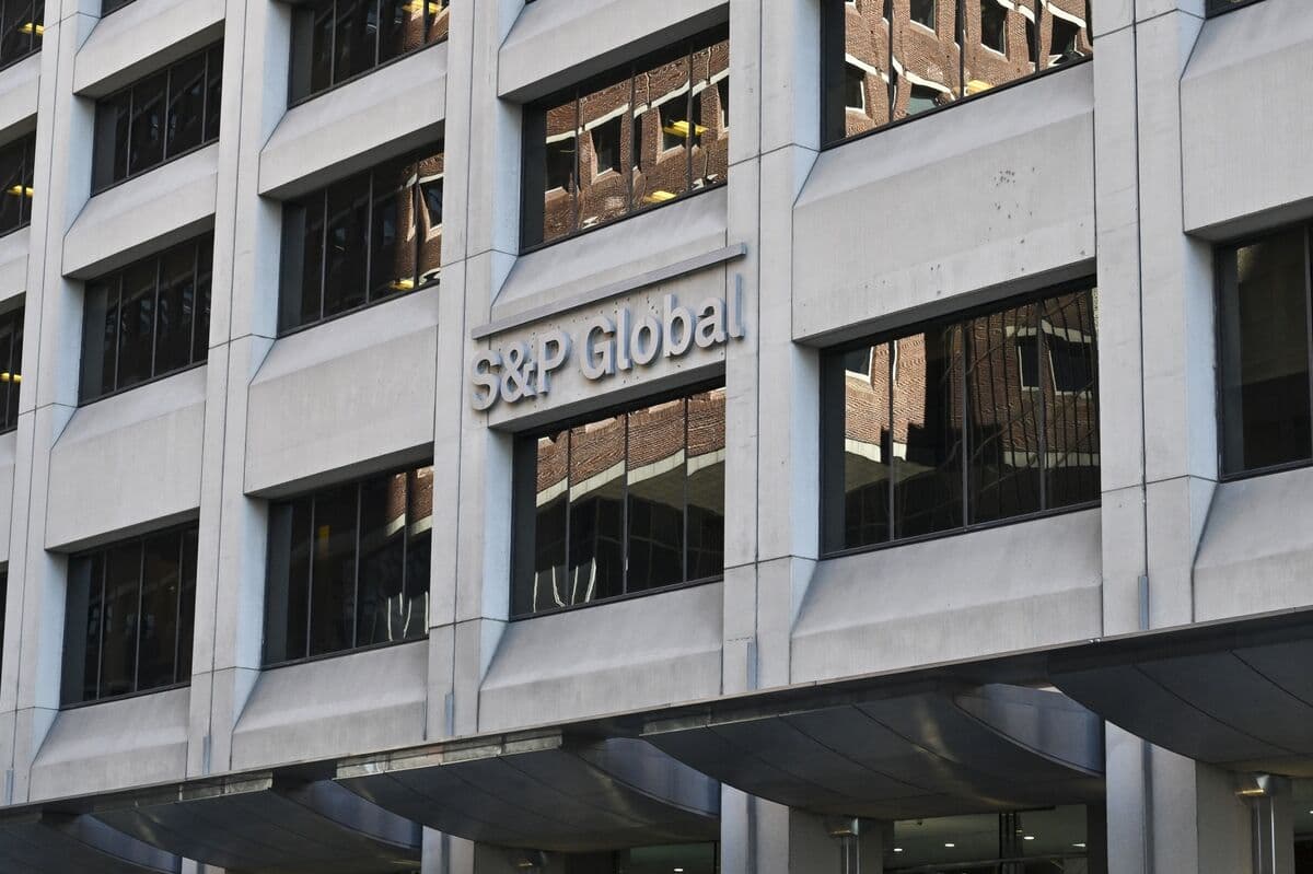 S&amp;P’s Mobility Unit Sells $2 Billion of Notes Pre-Spinoff