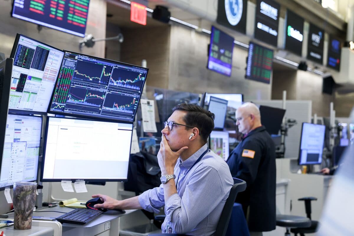 US Stocks Near Record High as Chip Stocks Roar, Payrolls Beat