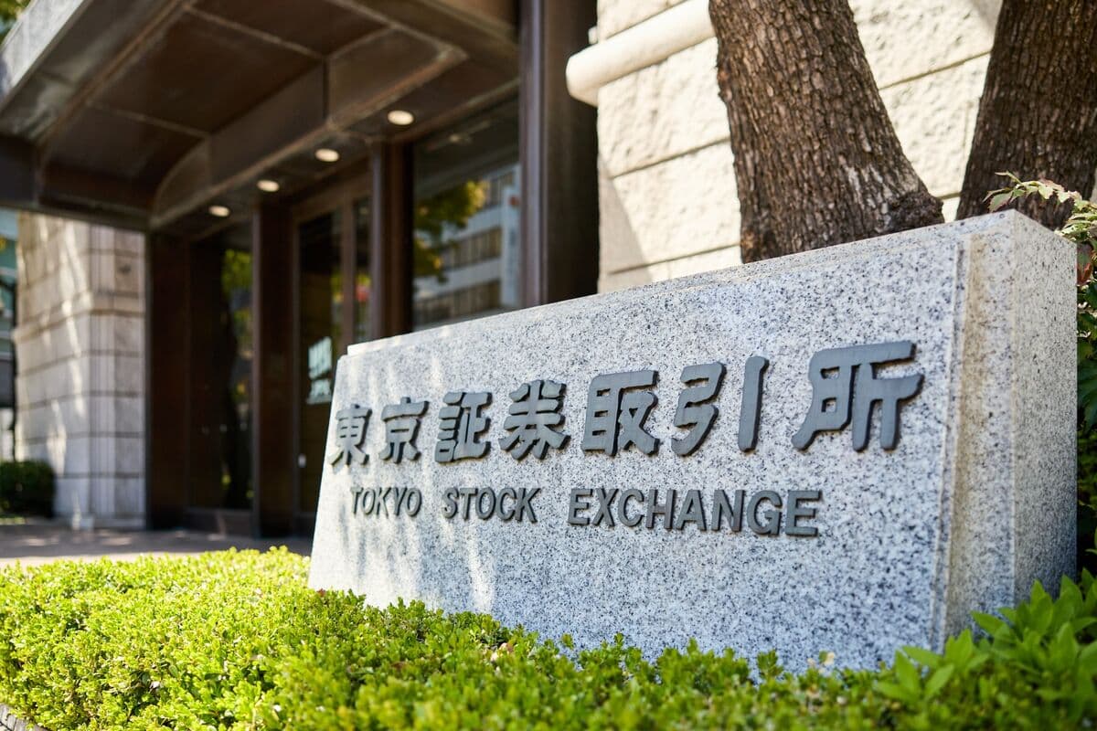 Stocks Drop on Renewed Iran Tensions, Dollar Gains: Markets Wrap
