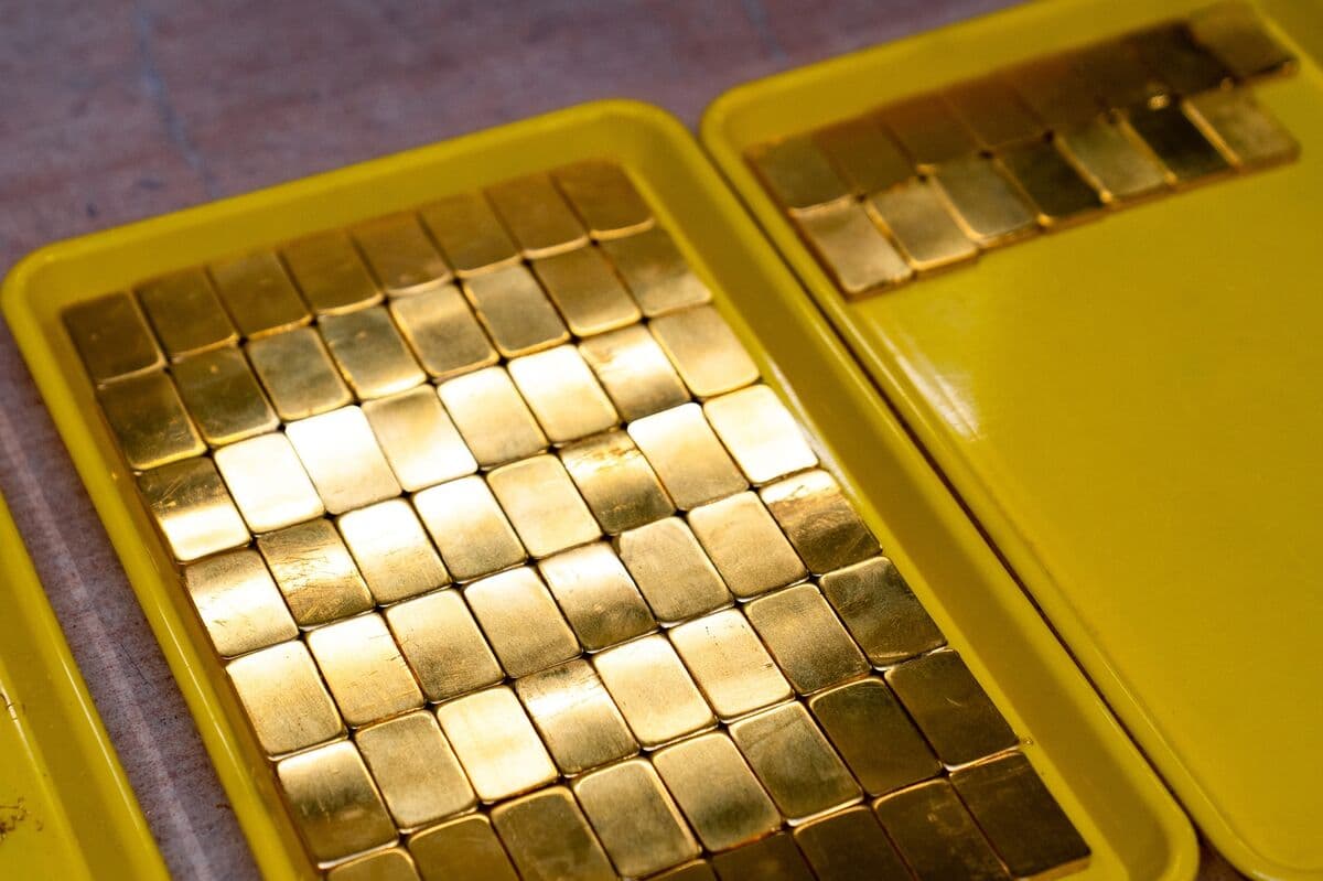 Gold Slips as US Inflation Resurgence Raises Odds of Fed Hike