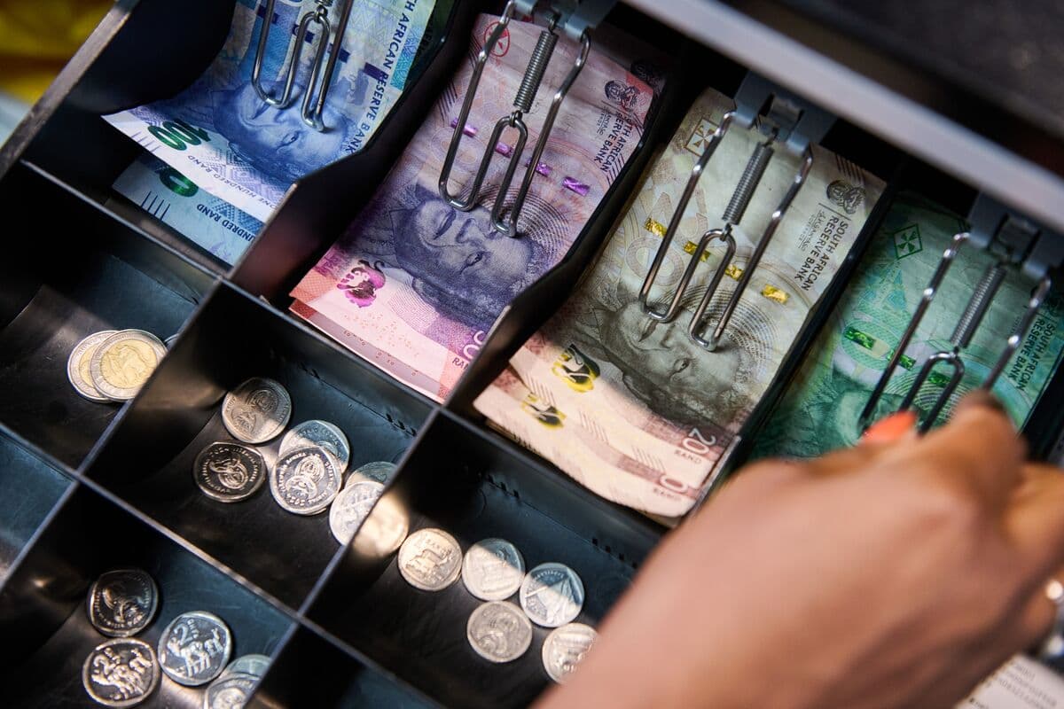 Emerging Carry Trade Rebounds With Real, Rand Among Favorites