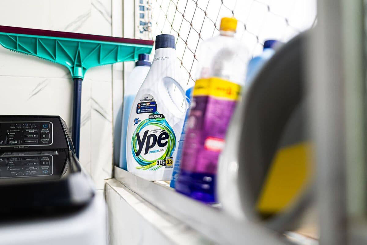 Dish Soap and Flip-Flops Turn Political in Polarized Brazil