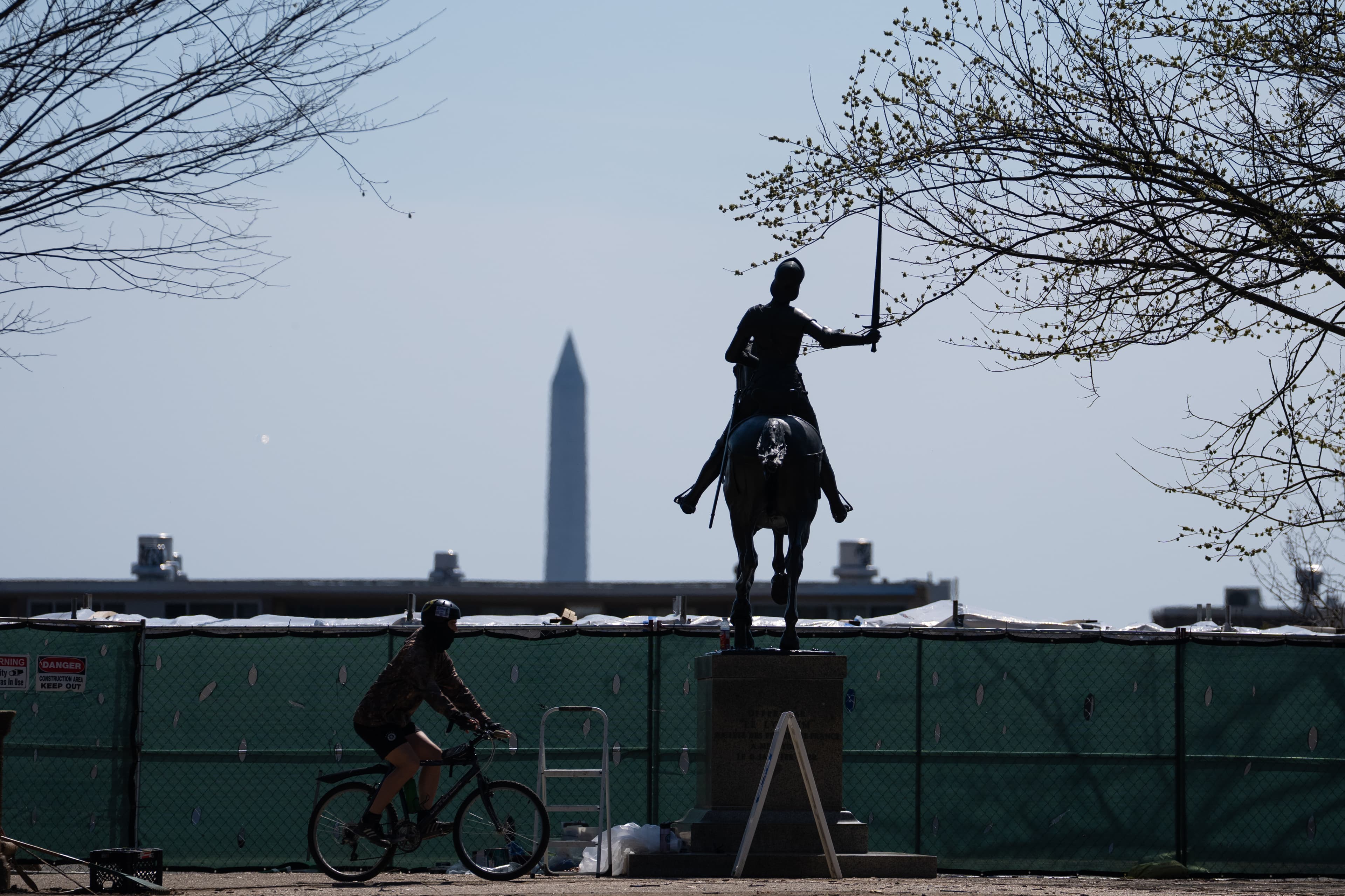 The DC mayor race’s ‘delicate dance’